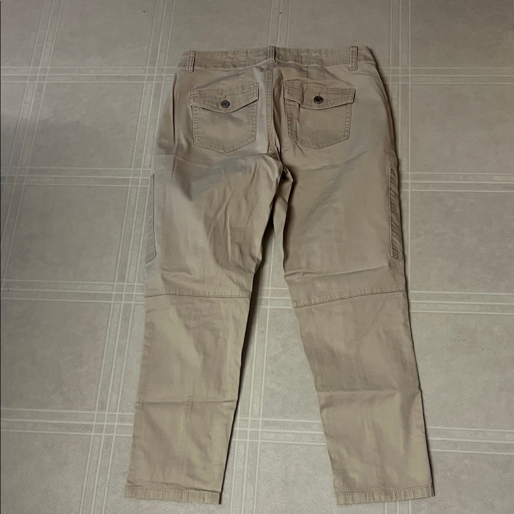 White House Black Market Beige Cropped Cargo Pants - Picture 2 of 3